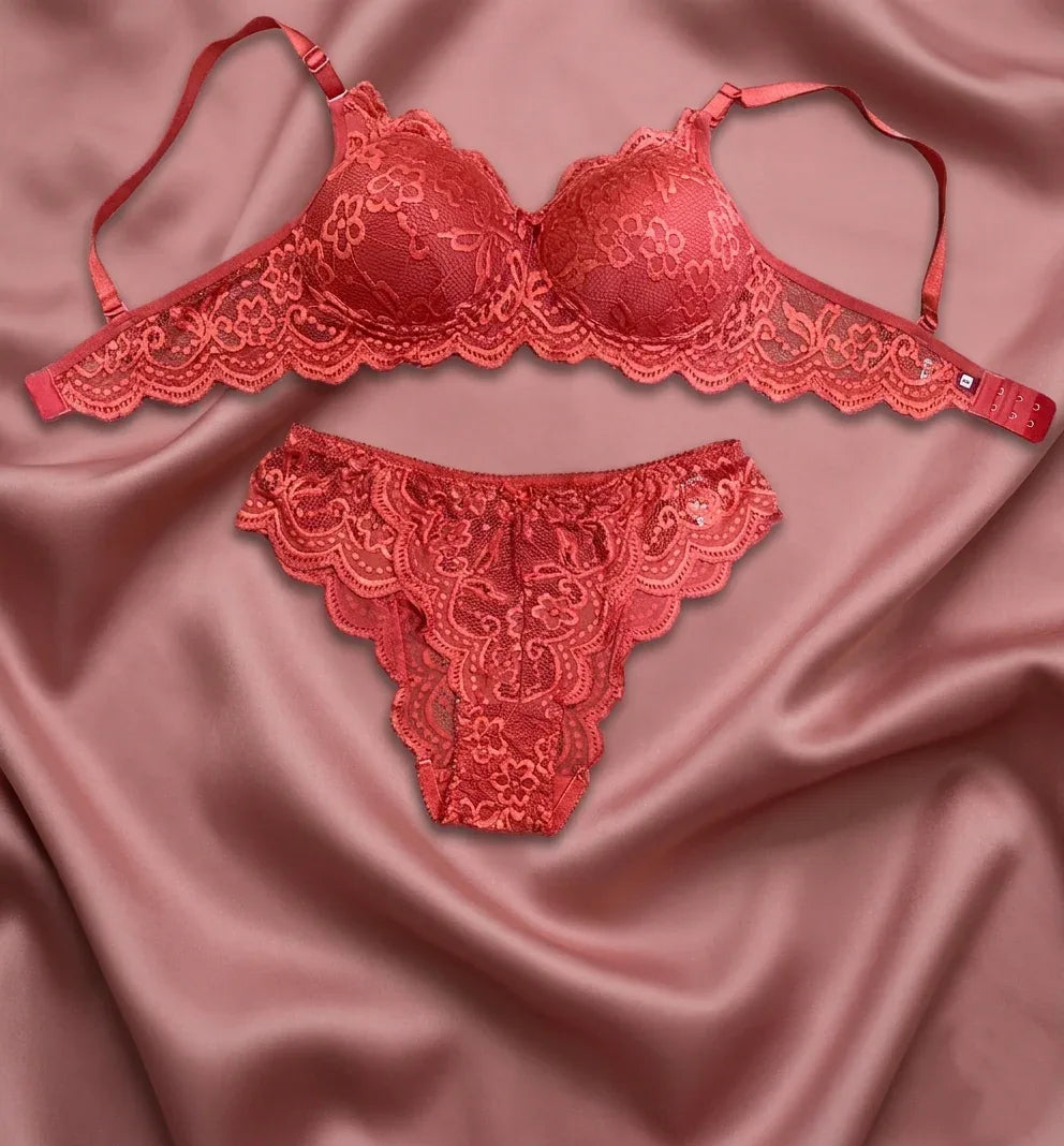 Scarlet Lace Set